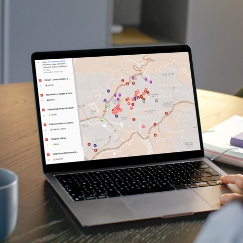 mapa atrakcji Fezu na komputerze