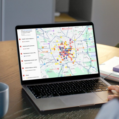 mapa atrakcji Mediolanu na komputerze