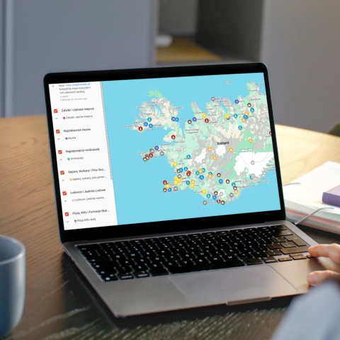 mapa atrakcji Islandii na komputerze